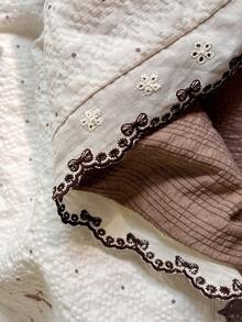 1pc Lace Trim Summer Thin Quilt, Bow Pattern Puff Gauze Summer Bedding, Suitable For Bedroom, Guest Room, Hotel, Dormitory, Machine Washable Summer Quilt, Quilt Only, Pillowcase Not Included - Beige - View 2