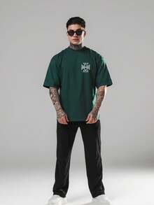 Camiseta Over Masculina Verde Gola Careca Estampa Escrita Minimalista Algodão Premium Blusa Larga Confortável Roupa Para Sair Dia A Dia Academia Skate Hip Hop Casual DMUNIZ - Verde - Visão 4