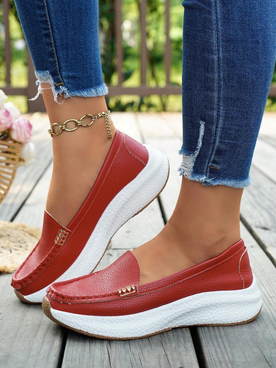 Sepatu Slip-On Kasual Serbaguna dengan Sol Lembut dan Nyaman untuk Ibu, Sepatu Wanita Model Baru Musim Semi/Musim Gugur dengan Hak Wedges dan Sol Tebal, Ukuran Besar, dan Desain Bentuk Kacang - Merah - View 1