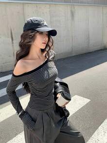 Blus Wanita Slim Fit Lengan Panjang Satu Bahu Asimetris Bergaris Musim Semi/Panas - Grey - View 4
