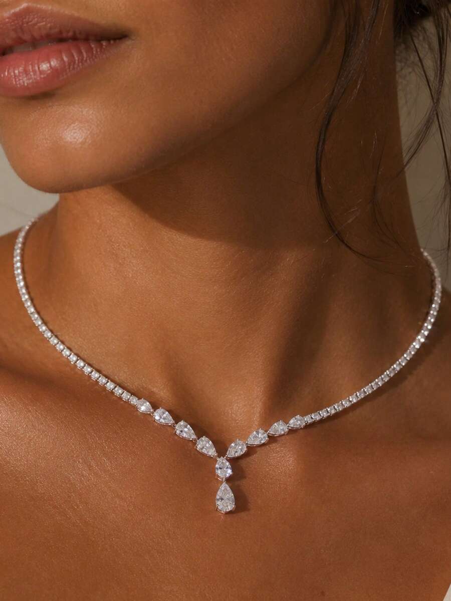 outingfit Nuevo estilo de collar geométrico ajustable con corte cruzado y strass, cadena de clavícula de lujo de alta gama, joyería de diseño de nicho - Plateado - Ver 1