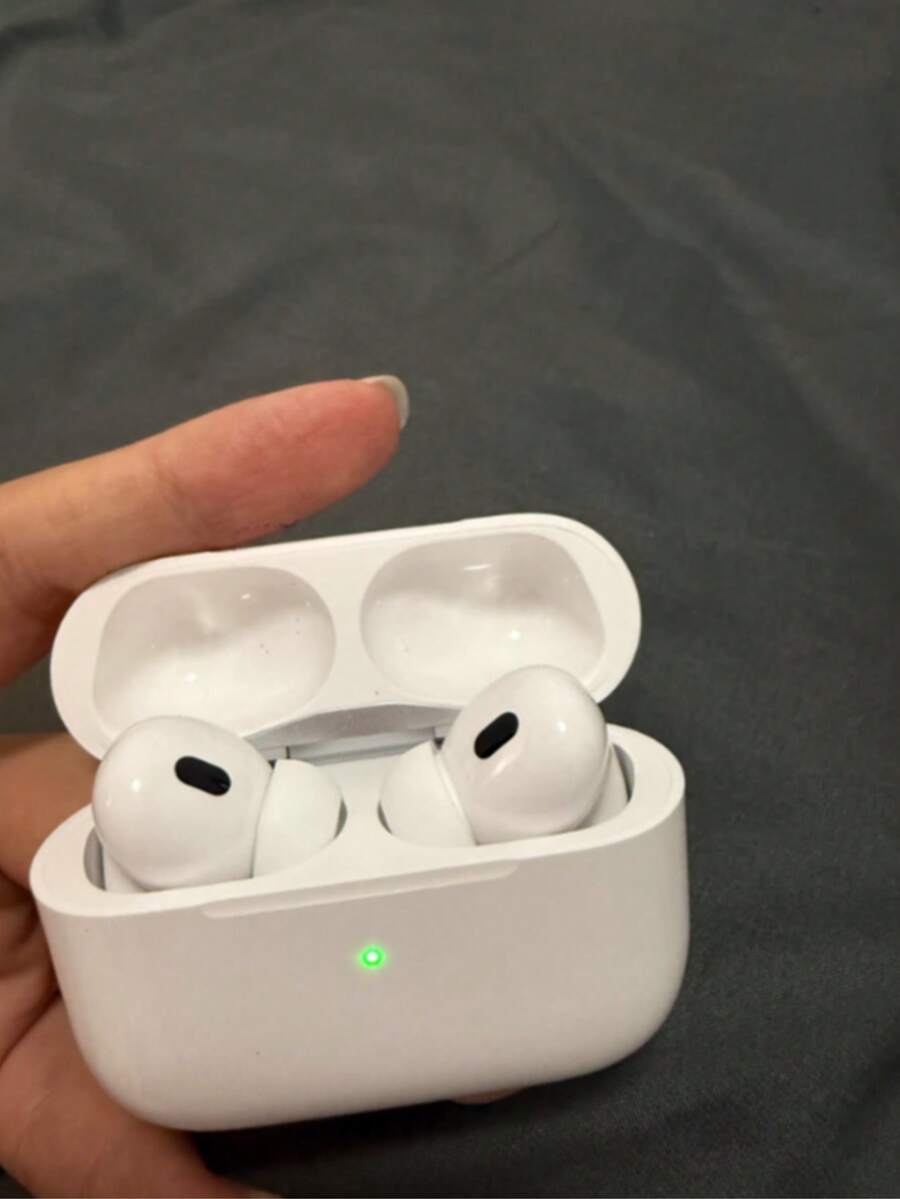 TWS 真無線藍牙耳機 Airbuds 白色款，內建麥克風通話清晰，舒適耳柄式設計，兼容所有行動裝置，適合健身、跑步與日常使用 - 彩色 - 查看 1