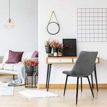 Set mit 2 Esszimmerstühlen aus Samt – gepolsterter Stuhl – Sitz aus Samt – Beine aus Eisen – Rückenlehne mit 9 Fächern – rutschfeste Füße – einfache Montage. Maximale Belastbarkeit: 120 kg - Hellgrau - Übersicht 3