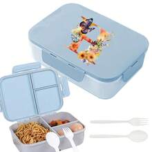 防漏 3 格便當盒 翻蓋式蓋子 三側扣環密封 防水食物儲存容器 便攜式 適用露營戶外野餐旅行辦公午餐與送禮 可刻印首字母姓名 蝴蝶字母 26 個字母圖案 - 藍色 - 查看 25