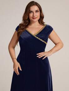 EVERPRETTY Sexy Mid-Length V-Neck A-Line Navy Blue Dress Suitable For Wedding Guest - Navy Blue - View 5