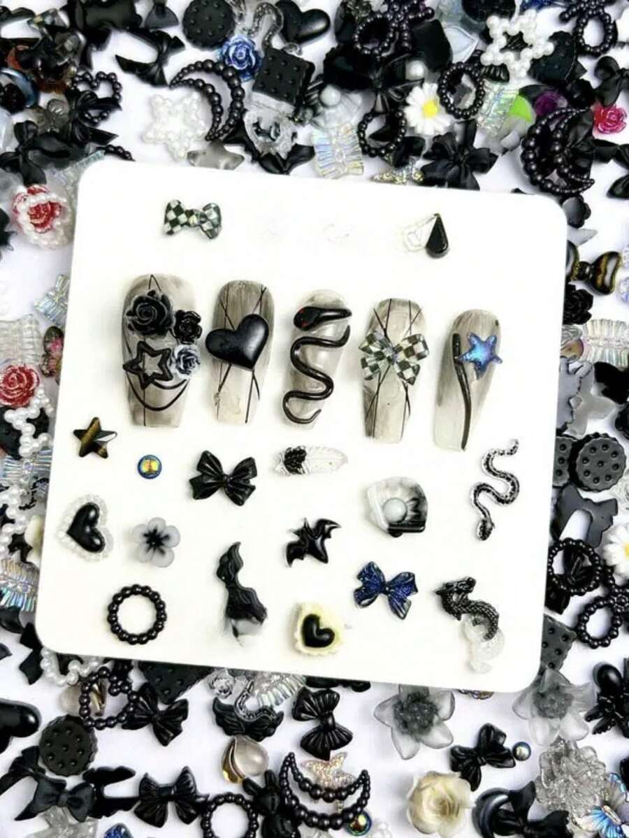 約 50 件隨機混色暗黑風多元素美甲飾品,合金與樹脂材質,蝴蝶結、玫瑰、蜘蛛、兔子、珍珠鍊、餅乾混搭,黑白做舊金屬與透明樹脂混搭,小眾酷龐克風,大容量套組,DIY 個性創意 3D 美甲裝飾配件 - 黑色 - 查看 1