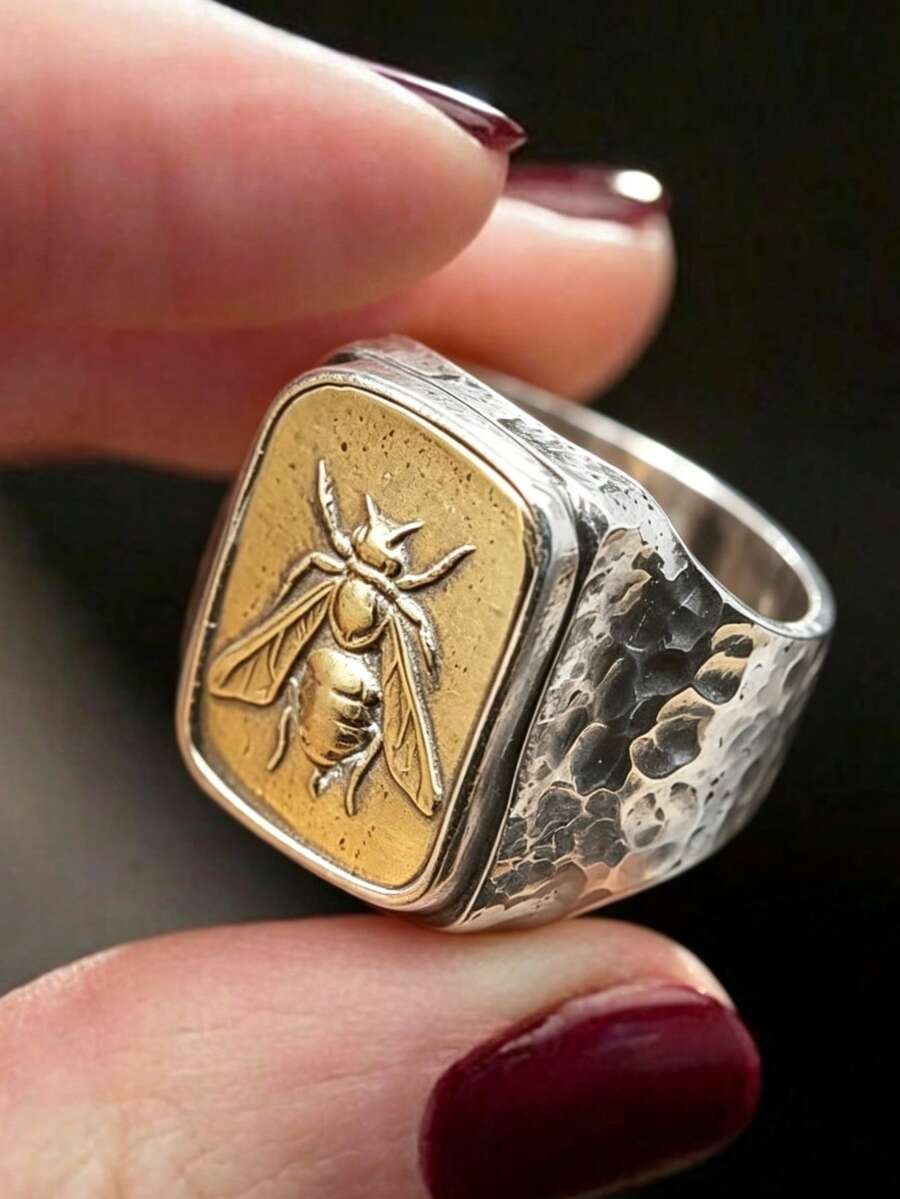 1 Peça Anel Sinete Retangular com Relevo de Abelha em Prata e Ouro Martelado Bicolor, Anel Personalizado Masculino com Textura de Contraste Vintage e Banda Larga, Sem Caixa de Embalagem - Prata - Visão 1