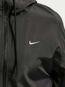 Nike 女款 AS W NK UV CLSSC 連帽外套 梭織連帽夾克 IM8162-010 - 黑色 - 查看 4