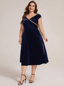 EVERPRETTY Sexy Mid-Length V-Neck A-Line Navy Blue Dress Suitable For Wedding Guest - Navy Blue - View 3