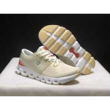 On Running Women Running Shoes - 卡其橘 - 查看 2