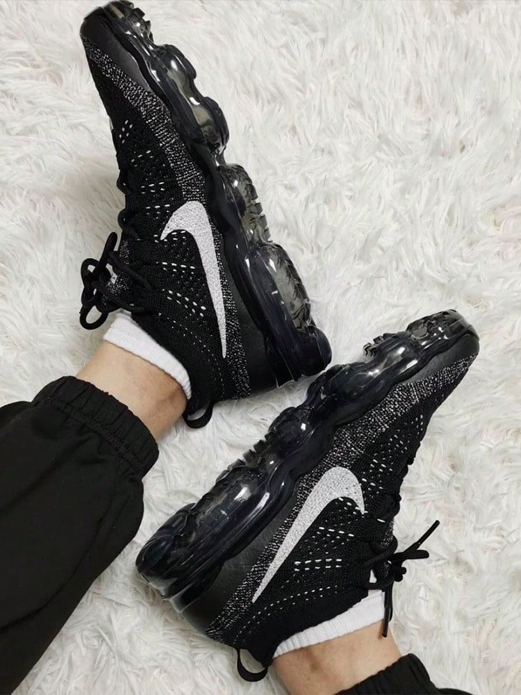 Nike Vapormax Flyknit Comfortable Breathable PU Fabric Shock-Absorbing Wear-Resistant Low-Top Black Casual Urban Commuting Running Shoes Men's - Black - View 1