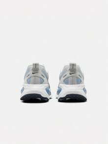 男款 NIKE VOMERO 18 低筒跑步鞋 HM6803-015 - 藍白色 - 查看 4