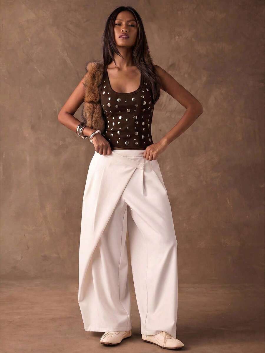 Damen Casual Urlaubs Gelb strukturierter Stoff Mini Kleid (mit Shorts Futter), essentielles Sommer Kleidungsstück, Neckholder Design, tiefer - Schwarz 2 - Übersicht 1
