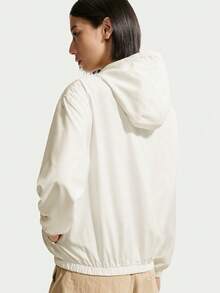 Nike 女款 AS W NK UV CLSSC 梭織連帽夾克 IM8162-133 - 米色 - 查看 2