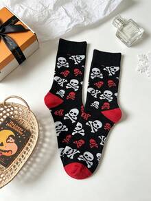 1 Pair Black Base Red Socks With Red & White Skull Crossbones All-Over Print Mid-Calf Socks, Halloween Cool Girl Party Outfit Personalized Slouch Socks - Multicolor - View 3