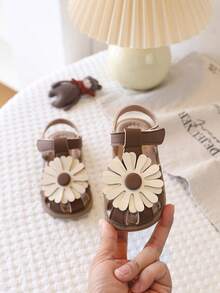 New Girls Baby Closed-Toe Sandals, Simple Hollow Flower Design, Soft Sole Anti-Slip, Lightweight Comfortable Summer Beach Sandals - Brown - View 4