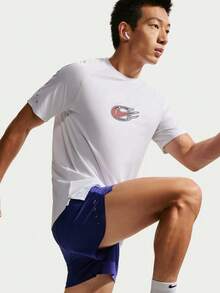 Nike 男款 AS M NK DFADV STRIDE UNSTP SS 短袖 T 恤，針織無領短版 T 恤 TIO1418-100 - 紅木色 - 查看 4