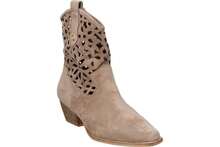Women Ankle Boots & Booties - 米色 - 查看 2