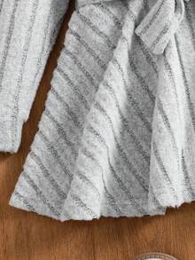 Conjunto de vestido con capucha de manga larga acanalada y leggings con bordado de dibujos animados para niña - Gris - Ver 4