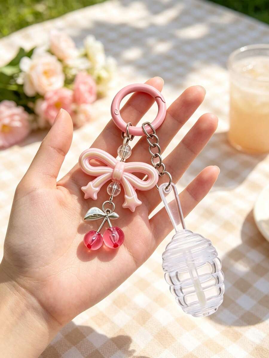 Chaveiro de Frasco de Bálsamo Labial de Mel Fofo, Pingente de Cereja com Laço Rosa, Tubo de Brilho Labial da Moda, Frasco de Brilho Labial Portátil para Viagem, Tubo de Batom, Aplicador de Bálsamo Labial, Recipiente de Brilho Labial Vazio, Charm Decorativo Doce para Bolsa, Recipiente de Beleza, Presente de Noiva, Presente de Festa, Adequado para Meninas da Beleza, Estudantes Adolescentes, Presente para Professores (Apenas Tubo Vazio, Recarga Necessária) - Multicolorido - Visão 1