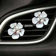 2 buah Klip Dekorasi Ventilasi AC Mobil Berbentuk Bunga Mutiara dan Berlian Imitasi, Dekorasi Ventilasi AC Mobil, Ornamen Bunga Segar Interior Mobil - A - View 5