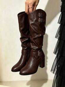 Sepatu Bot Setinggi Lutut Gaya Barat Vintage Wanita dengan Detail Kerut dan Dekorasi Gesper Logam Ganda, Ujung Bulat, Hak Persegi Tebal, Sepatu Bot Berkuda Kulit PU, Sepatu Bot Tabung Tinggi dengan Betis Lebar untuk Pemakaian Sehari-hari dan Festival Musik, Musim Gugur/Dingin - Coklat - View 2