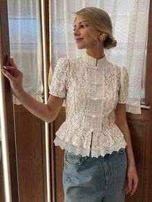 Frühling Sommer Herbst Spitzen-Häkel Stehkragen Slim Fit weiße Bluse für Frauen, Designer Mode elegante Pendler Top Hemd, Damen Stil, Slim Cut, Vollspitze Durchbrochen Frosch Knöpfe - Weiss - Übersicht 6