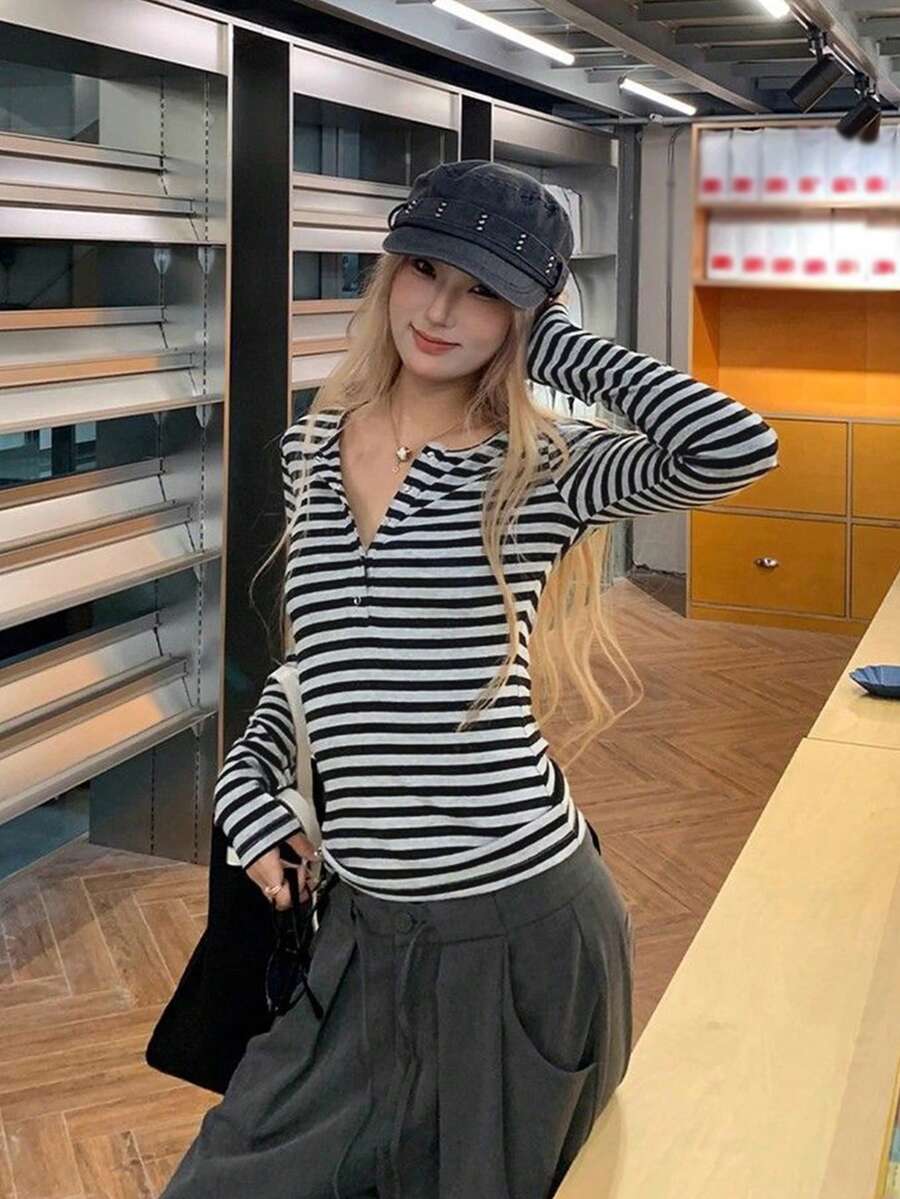 Women's Digital Color Block Striped Long Sleeve T-Shirt, Slim Fit Waist-Cinching Inner Layer Base Top, Autumn Black - Black - View 1