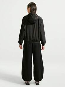 Nike 女款 AS W NK UV CLSSC 連帽外套 梭織連帽夾克 IM8162-010 - 黑色 - 查看 5