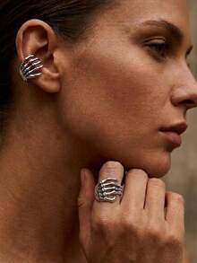 2pcs/Set Anting Jepit dan Cincin Bentuk Tangan Tengkorak Gaya Gotik untuk Wanita, Model Vintage Perak Punk Halloween, Bentuk Tengkorak, Cincin Terbuka yang Dapat Diatur, Jepit, dan Anting Lilit. - MultiWarna - View 6