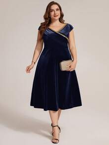 EVERPRETTY Sexy Mid-Length V-Neck A-Line Navy Blue Dress Suitable For Wedding Guest - Navy Blue - View 1