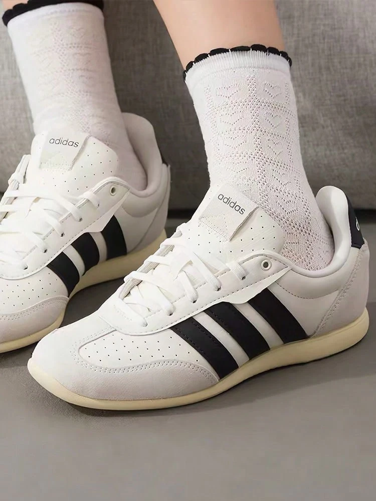 adidas BARREDA LO 舒適貼合 德訓鞋 男女同款 米白 - 米白色 - 查看 1