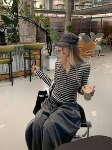 Contrast Stripe Slim Fit Long Sleeve T-Shirt, Scoop Neck Black And White Top, Stretchy Layering Tee For Fall/Winter Outfits, Casual Vintage Style - Black - View 3