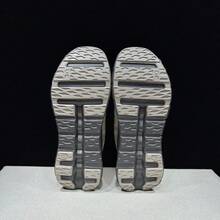 On Running 新款 Cloudtilt Remix 編織透氣跑鞋，中性款，具備緩震與耐磨特性的休閒鞋 - 卡其色 - 查看 10