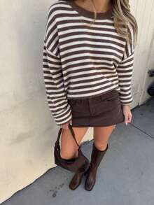 Top de punto de manga larga con cuello redondo y rayas de color contrastante para mujer, versátil para uso diario y casual en otoño - Blanco y marrón - Ver 3