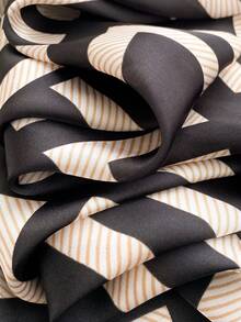 1PC Women's Minimalist Geometric Pattern Printed 90cm Square Scarf, Suitable For Casual And Fashionable Street Outings, Headband, Hairband, Outdoor Windproof And Sun Protection Shawl, Perfect For Dressing Up Your Look - Black - View 4