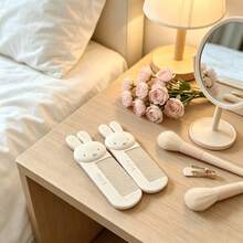 1件 Miffy 兔子造型便攜梳子 平滑齒梳 迷你日常理髮工具 溫和頭皮按摩梳 適合日常化妝與造型 簡約奶油色卡哇兔頭梳 送女友日常護髮用品 - 彩色 - 查看 5