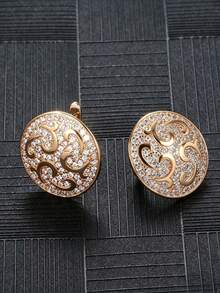 Vanel 1pc Elegant Vintage Style Embossed Scrollwork Hollow Craft Earrings, Suitable For Outdoor Tea Party, Spring Travel Photography - Yellow Gold - View 4