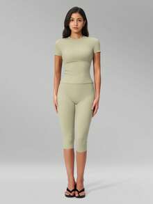 MFVIM Women's 2-Piece Solid Color Slim Fit Short Sleeve T-Shirt And Capri Length Leggings Set, Casual Outdoor Sports Fitness Outfit - Green Bean Color - View 6