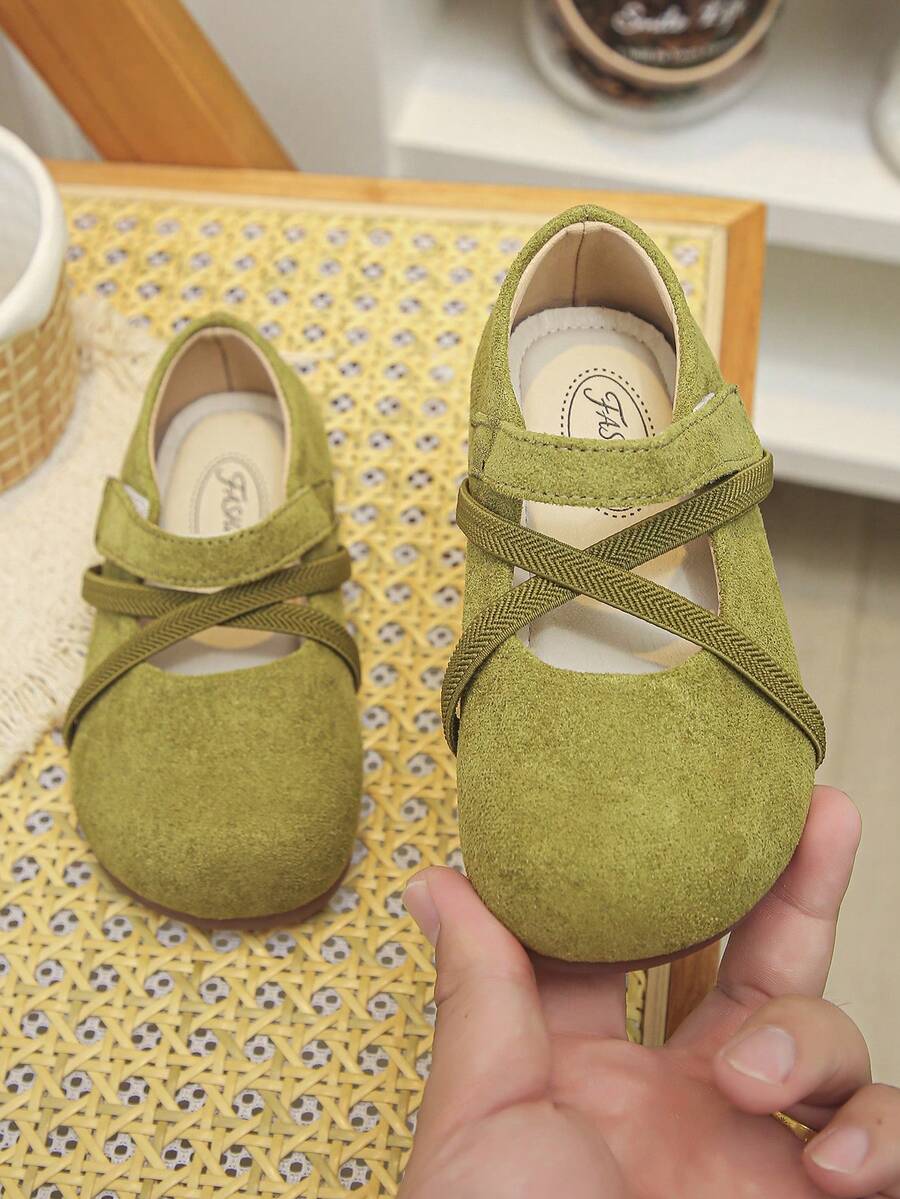 Vintage Cross Strap Solid Color Girls' Shoes - Lime Green - View 1