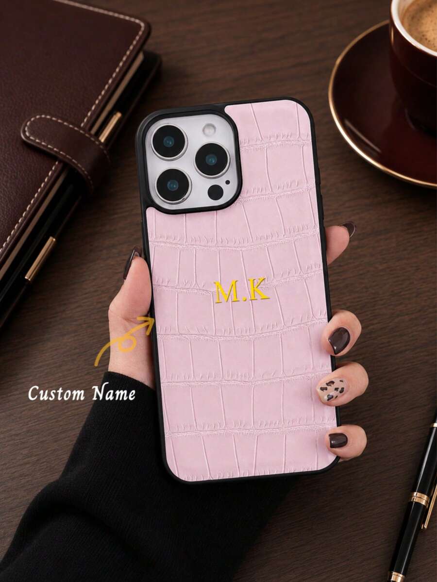 1个奢华仿鳄鱼皮个性化定制姓名手机壳，兼容 17/16/15/14/13/12/11 Pro/XS Max/X/XR/Plus，情人节、生日、节日、男女皆宜的绝佳礼物，可定制姓名，也适合周年纪念、婚礼、父母等场合。