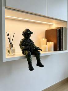 1件特種部隊士兵動作公仔，配夜視鏡與突擊步槍，軍事戰術可動人偶，坐姿書架桌面擺飾，居家辦公室裝飾 - A1 - 查看 6