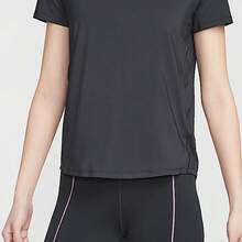 Nike Dri-Fit One Classic 吸濕排汗黑色速乾透氣短袖 常規T卹 女款 - 黑色 - 查看 4