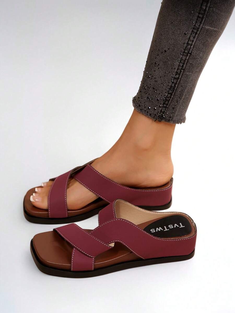 Sandal Selop Datar Wanita Gaya Punk Musim Panas Aneka Warna, Sandal Kasual Pantai Serbaguna Gaya Vintage Prancis dengan Sol Lembut Anti Selip Satu Tali untuk Komuter dengan Gesper Logam dan Ujung Persegi - Burgundy - View 1