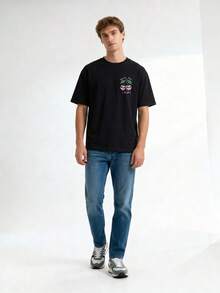 T-shirt noir rétro | T-shirt homme décontracté rétro, style streetwear, tailles S-3XL | Crâne de cerisier à la fois doux et mortel avec des gouttes de sang et des feuilles vertes. - Noir - Voir 3