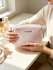 Lancôme LANCOME-GIFT-13 Bolsa de maquillaje con estampado de logotipo en tela de punto gofrado rosa pálido, bolsa de almacenamiento de cosméticos con cremallera completa en forma de almohada de gran capacidad, regalo de belleza de lujo para viajes para mujeres - Blanco - Ver 4