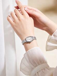 1 PC Retro Oval Women's Jewelry Quartz Watch, Alloy Case, Gold And Silver Alloy Strap, Light Luxury And Simple Commuting Women's Watch - Silver - View 7
