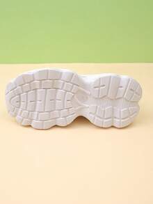 1 par de zapatillas deportivas infantiles de color blanco crema sólido, con malla transpirable y patchwork de PU, punta redonda anticolisión, cordones blancos puros, suela gruesa ondulada, estilo minimalista fresco y deportivo, adecuadas para primavera/verano, ir a la escuela, correr al aire libre, salidas diarias, zapatillas blancas casuales ligeras - Blanco - Ver 7