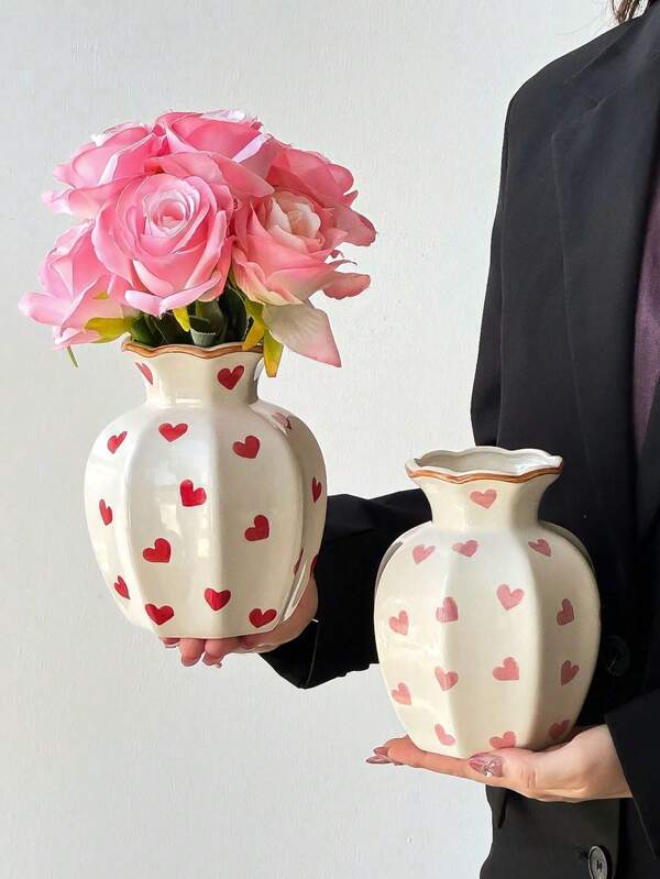 1PC Pink Heart Ceramic Vase, European Style Cute Bedroom Decor Ornament, Medium Size Suitable For Home Decor, Wedding, Bedroom, Entrance, Bedside Table, Minimalist Premium Feel, Dining Table Decoration, Decorative Vase, Gift For Family And Friends