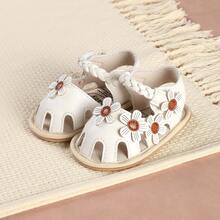 1 Pasang Sandal Bayi Motif Bunga Berongga Sol Datar Sederhana Serbaguna Cocok untuk Musim Panas - Putih - View 4